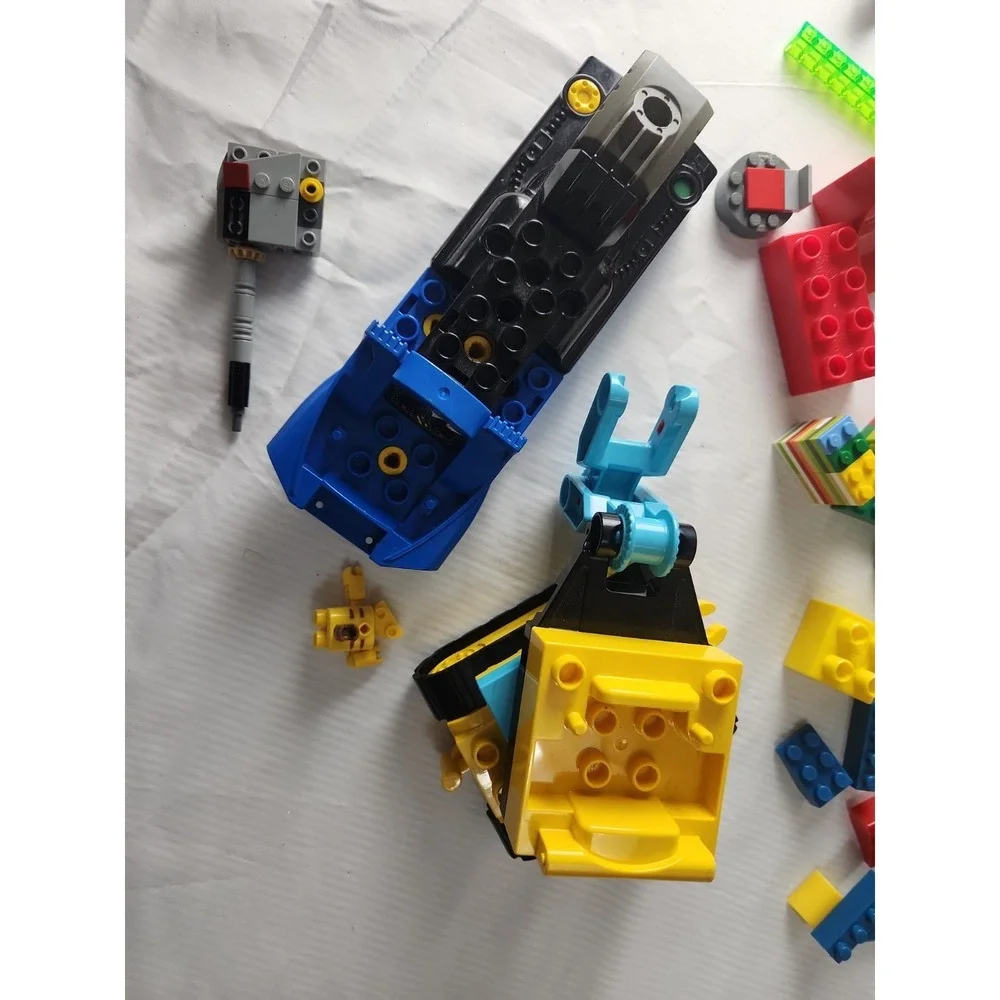 Mixed Lot Lego, Duplo, Mega Bloks, Tupperware Vehicles, Assorted Pieces 1.9 lbs
